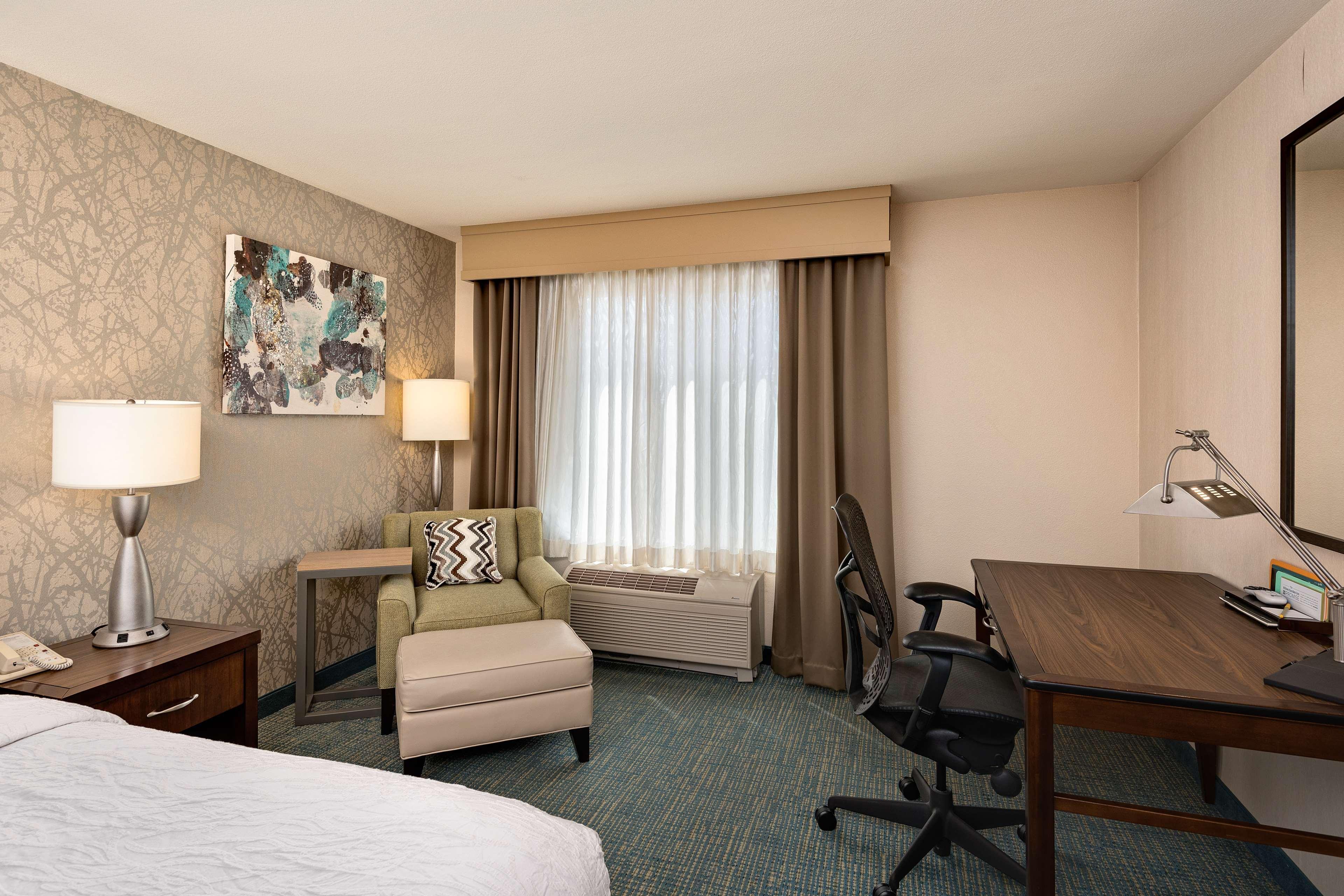 Hilton Garden Inn Overland Park Exterior photo