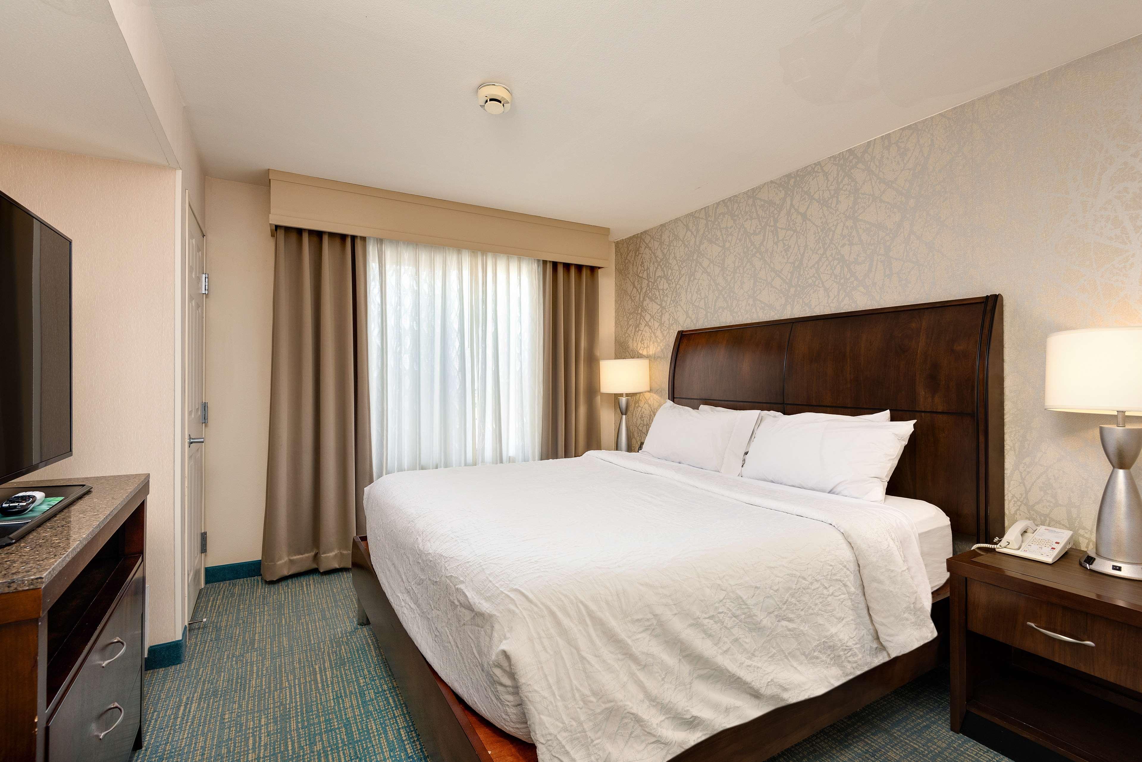 Hilton Garden Inn Overland Park Exterior photo
