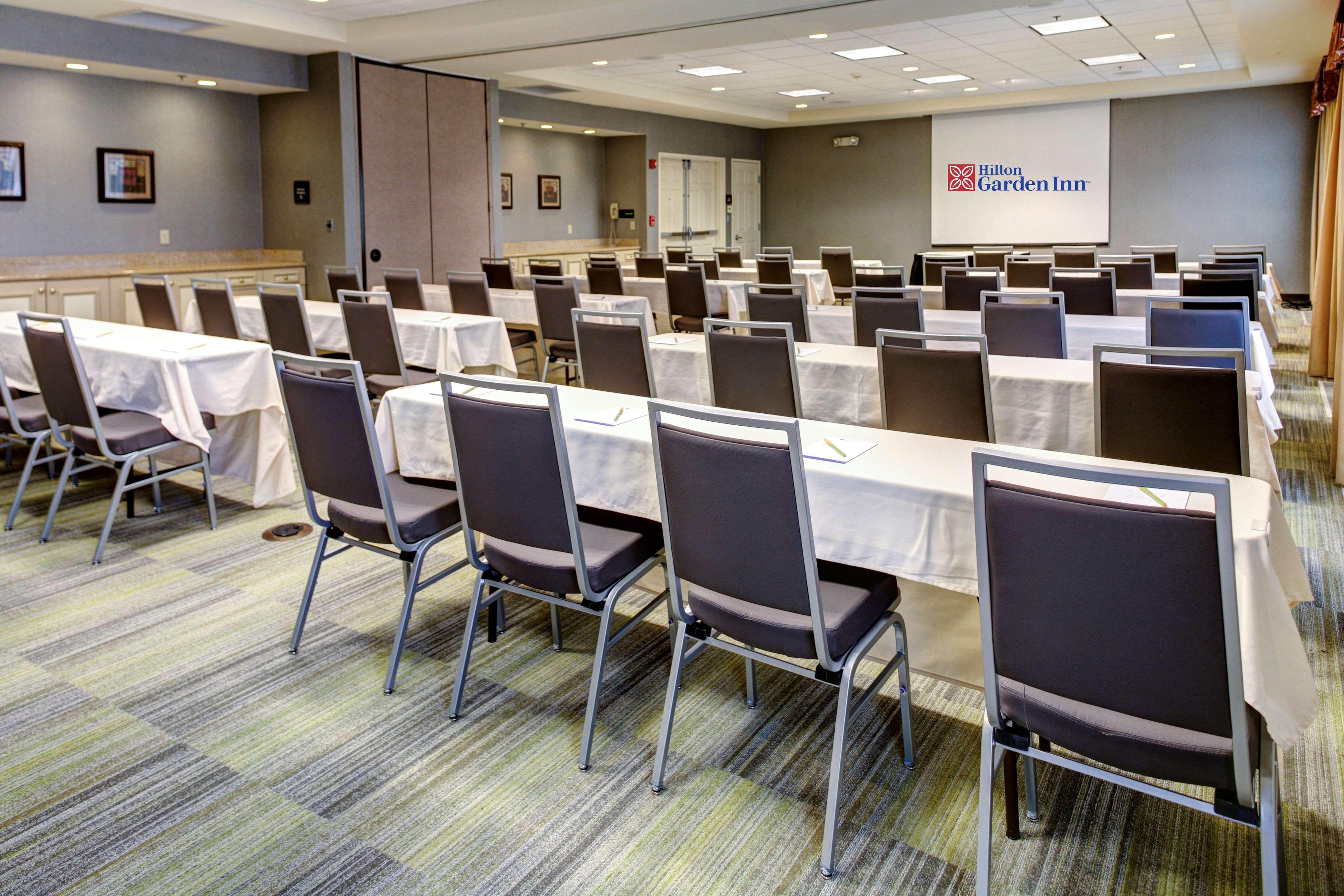 Hilton Garden Inn Overland Park Exterior photo
