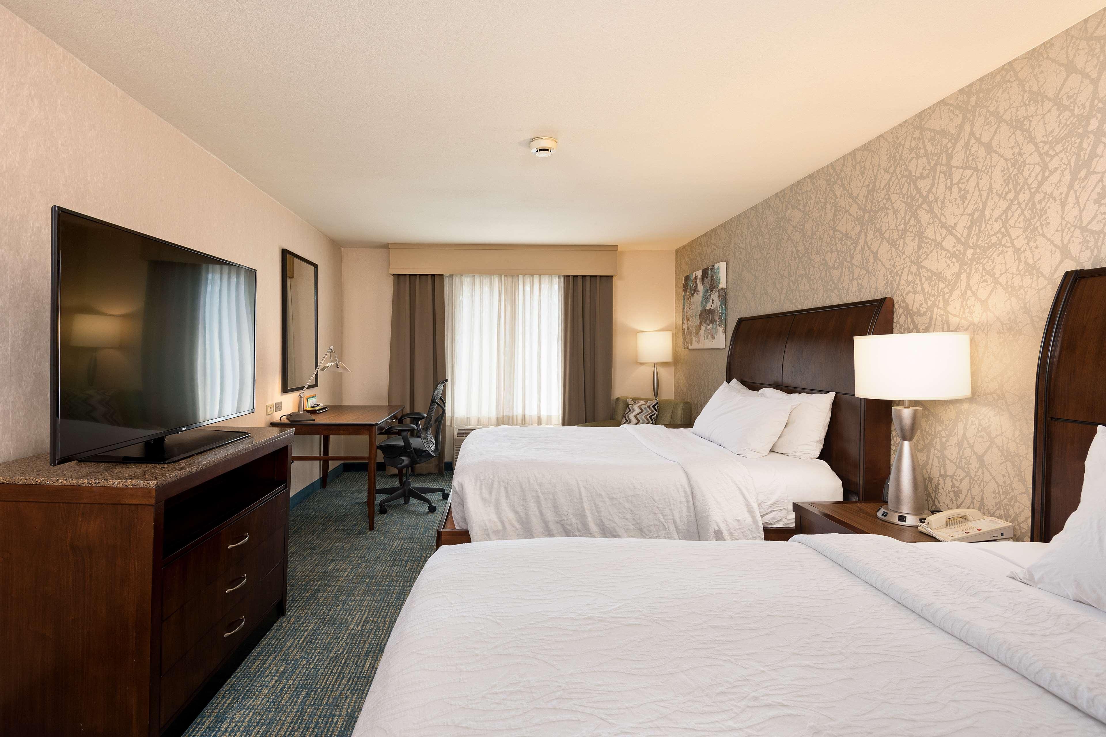 Hilton Garden Inn Overland Park Exterior photo