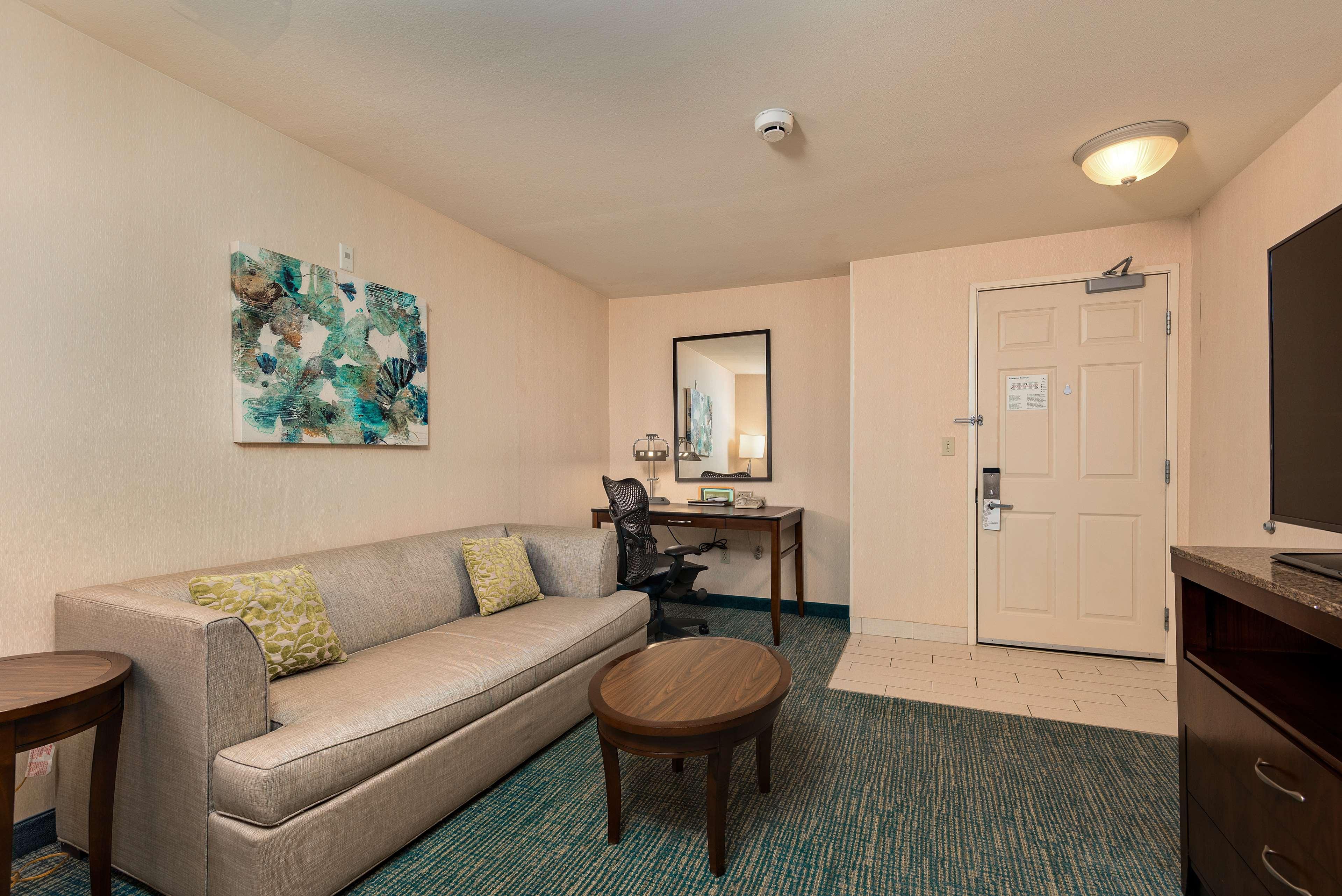 Hilton Garden Inn Overland Park Exterior photo