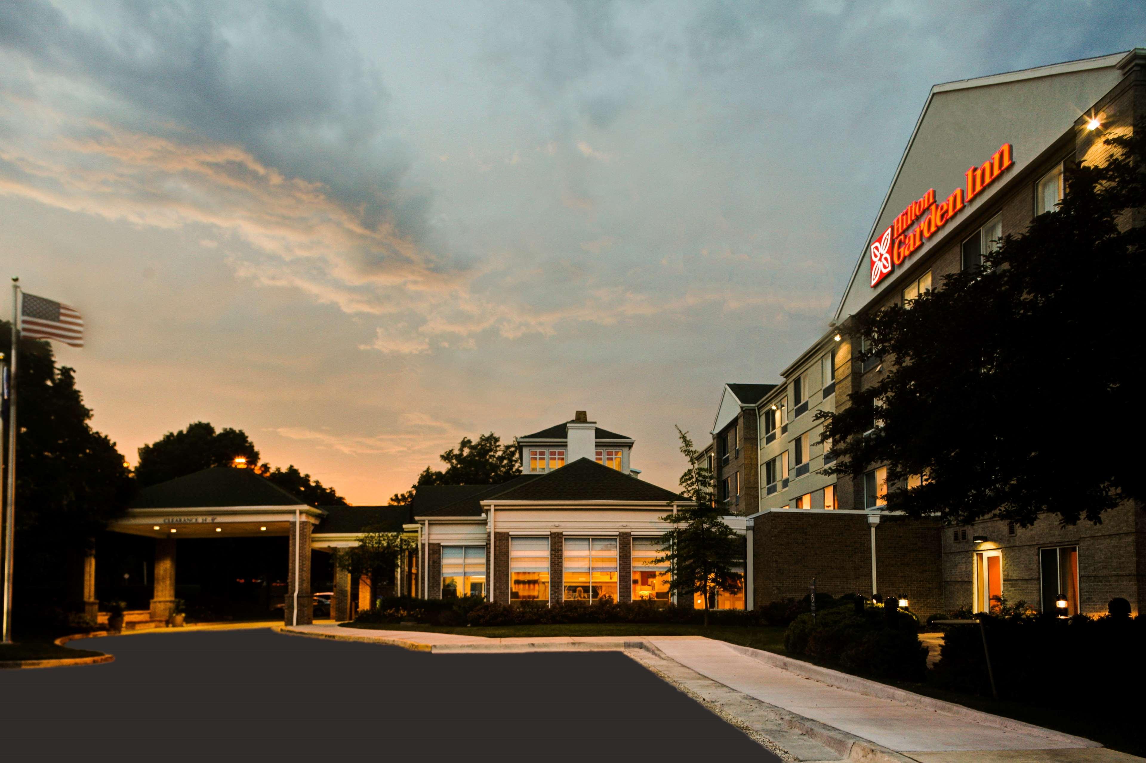 Hilton Garden Inn Overland Park Exterior photo