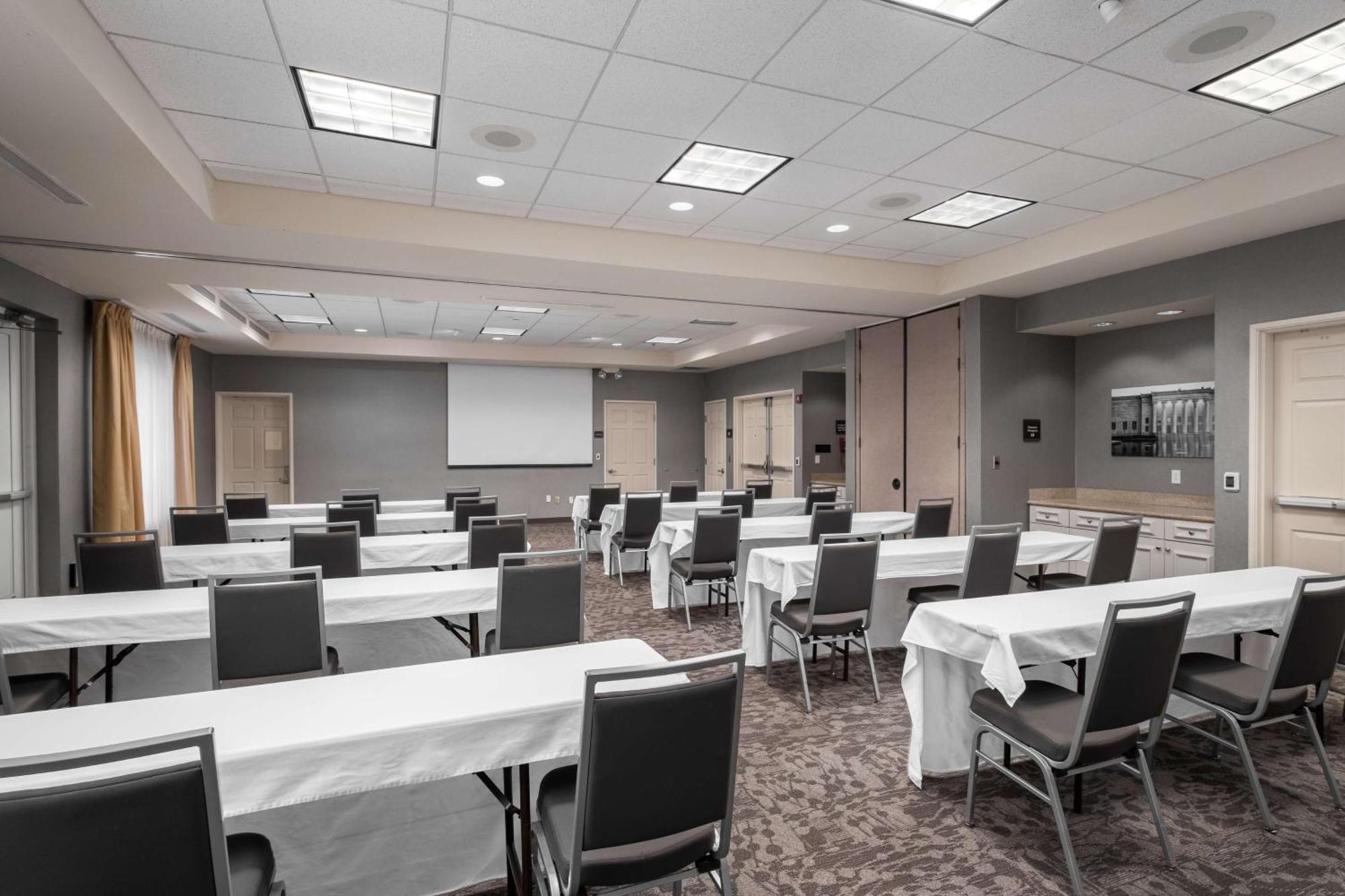 Hilton Garden Inn Overland Park Exterior photo