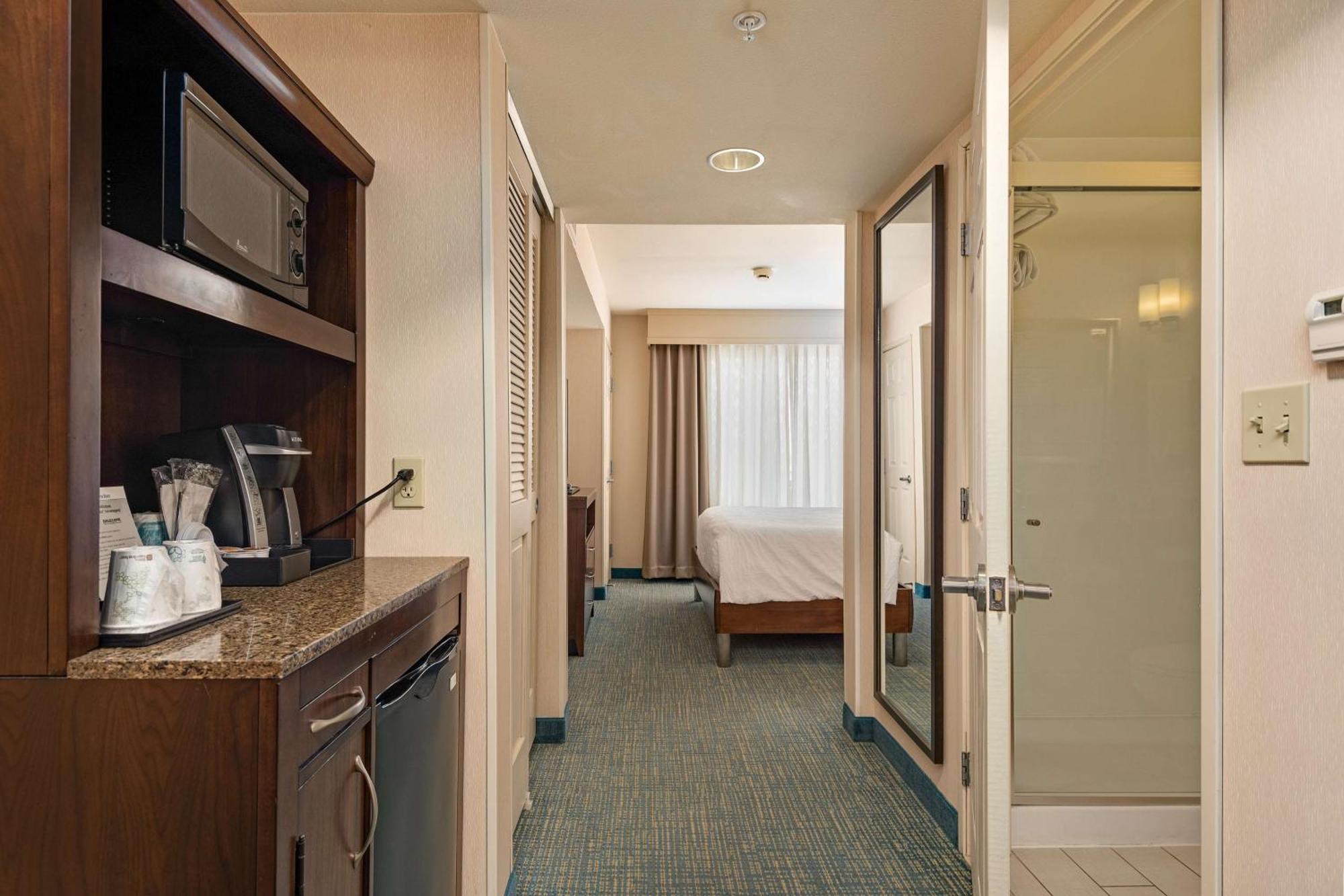 Hilton Garden Inn Overland Park Exterior photo