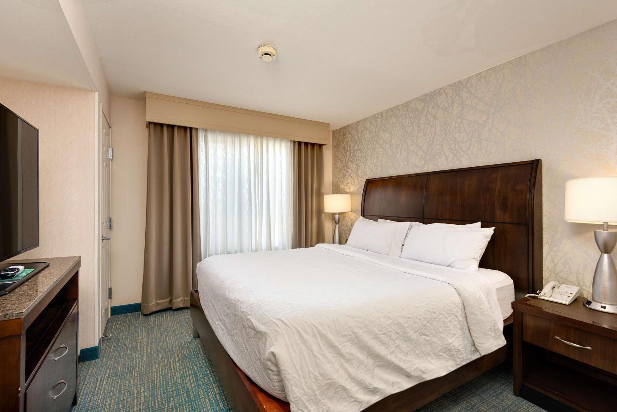 Hilton Garden Inn Overland Park Exterior photo
